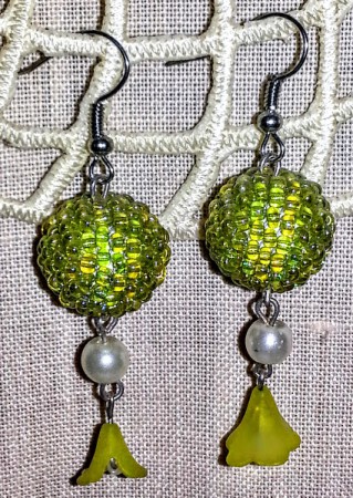 Náušničky - Obšívané guličky žlto-zelené (5 €)